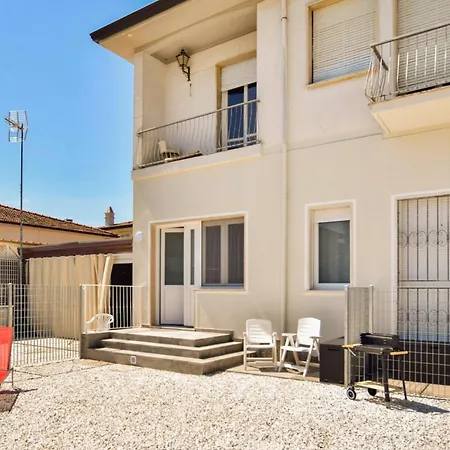 Apartamento Lovely In With Wifi Lido di Camaiore